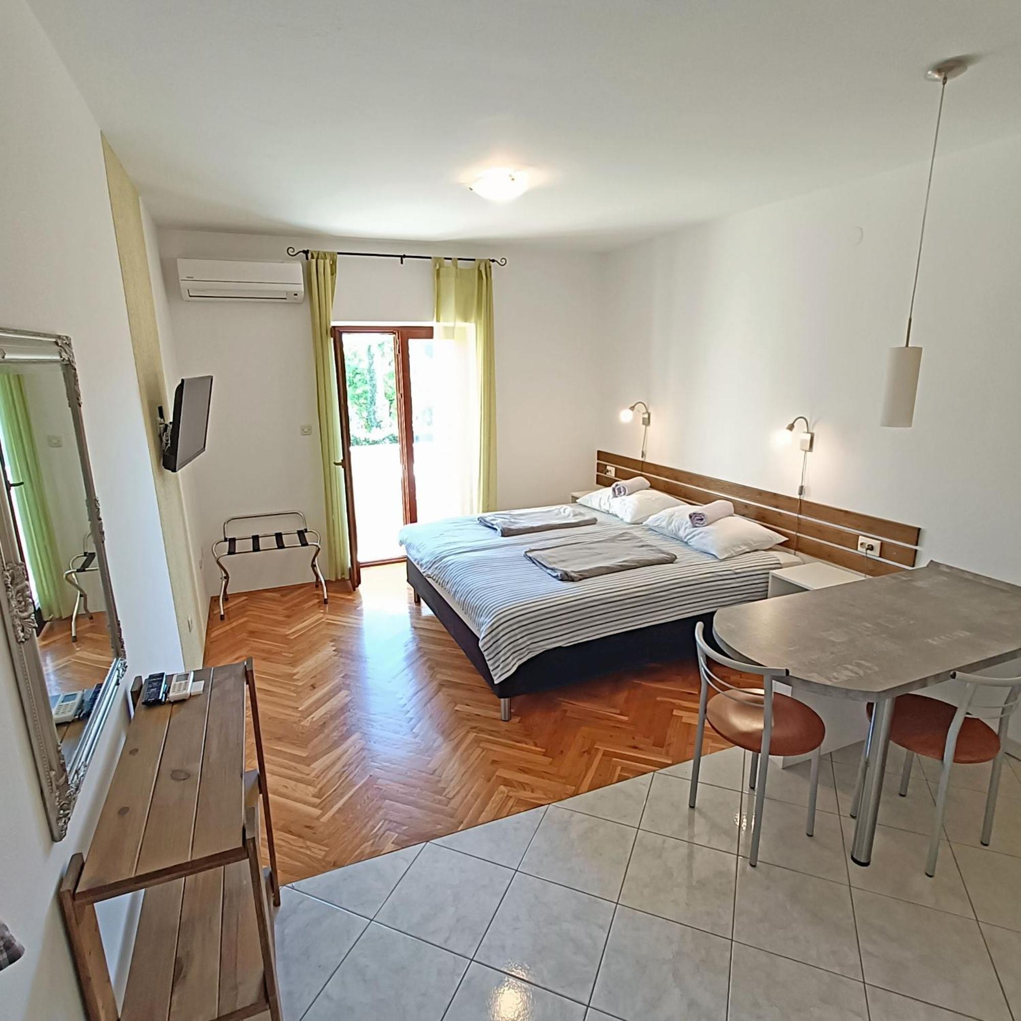 Paklenica Sport Apartments Стариград-Пакленица Екстериор снимка