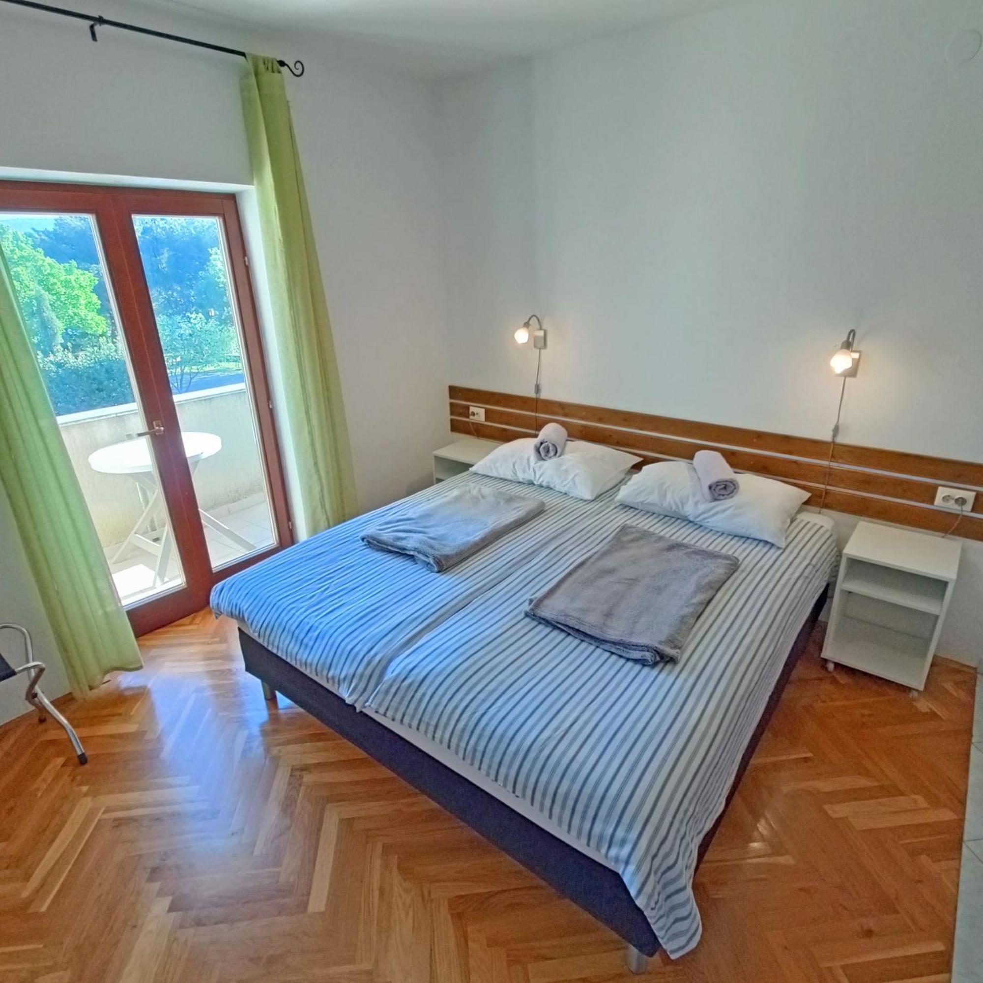 Paklenica Sport Apartments Стариград-Пакленица Стая снимка